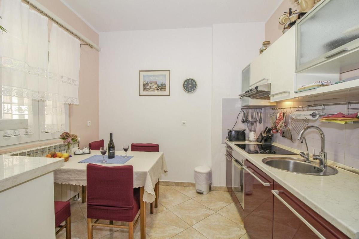 Dalibor In Jakacici - Haus Fuer 2-4 Personen Gračišće Kültér fotó